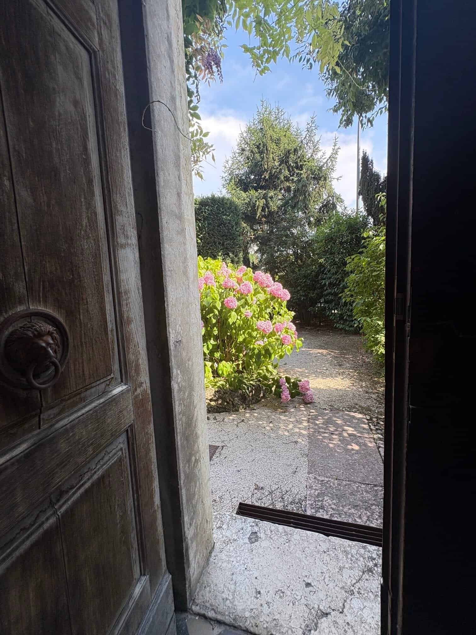 VENDESI A MEZZOLOMBARDO PORZIONE DI CASA