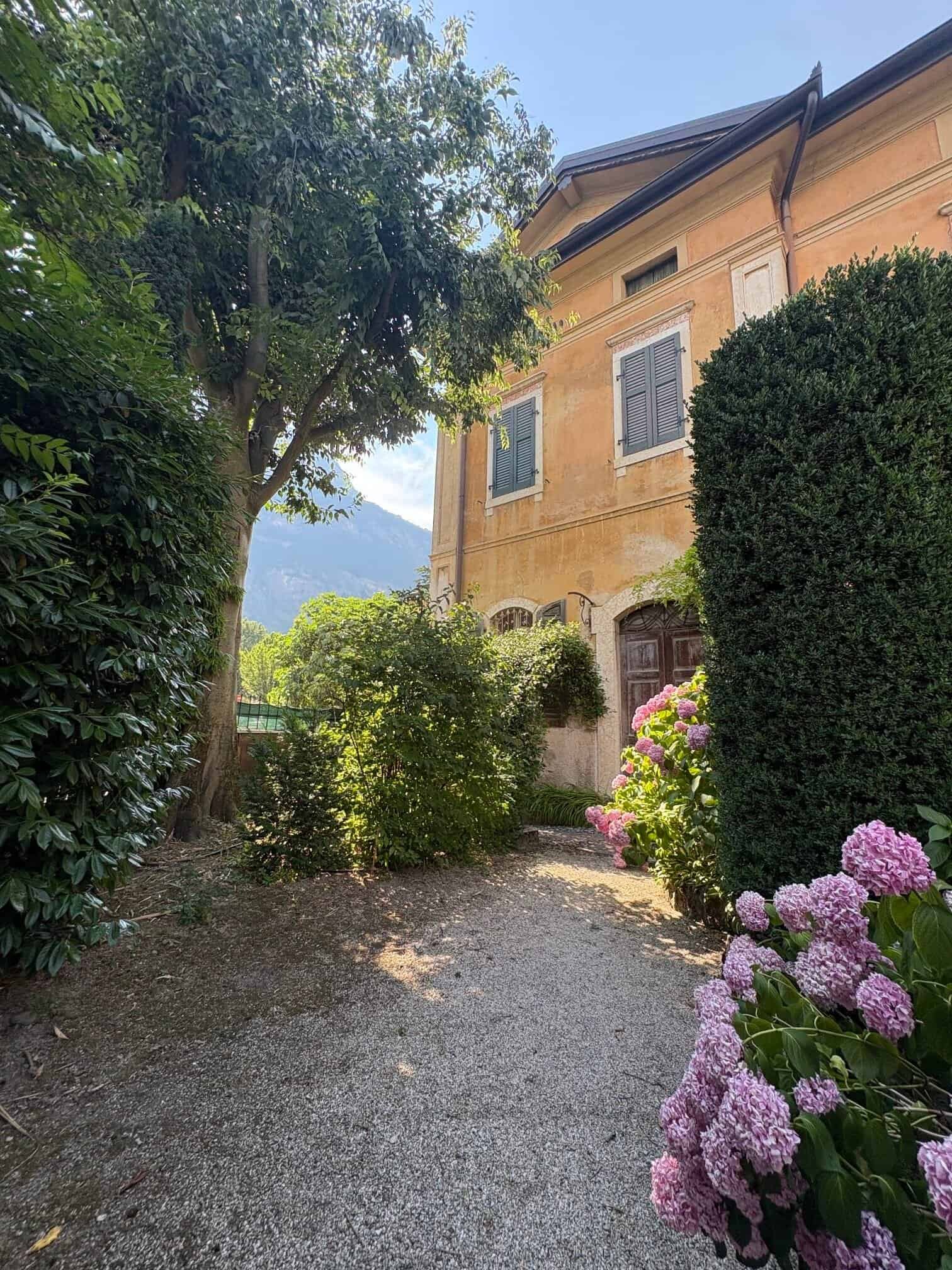 VENDESI A MEZZOLOMBARDO PORZIONE DI CASA