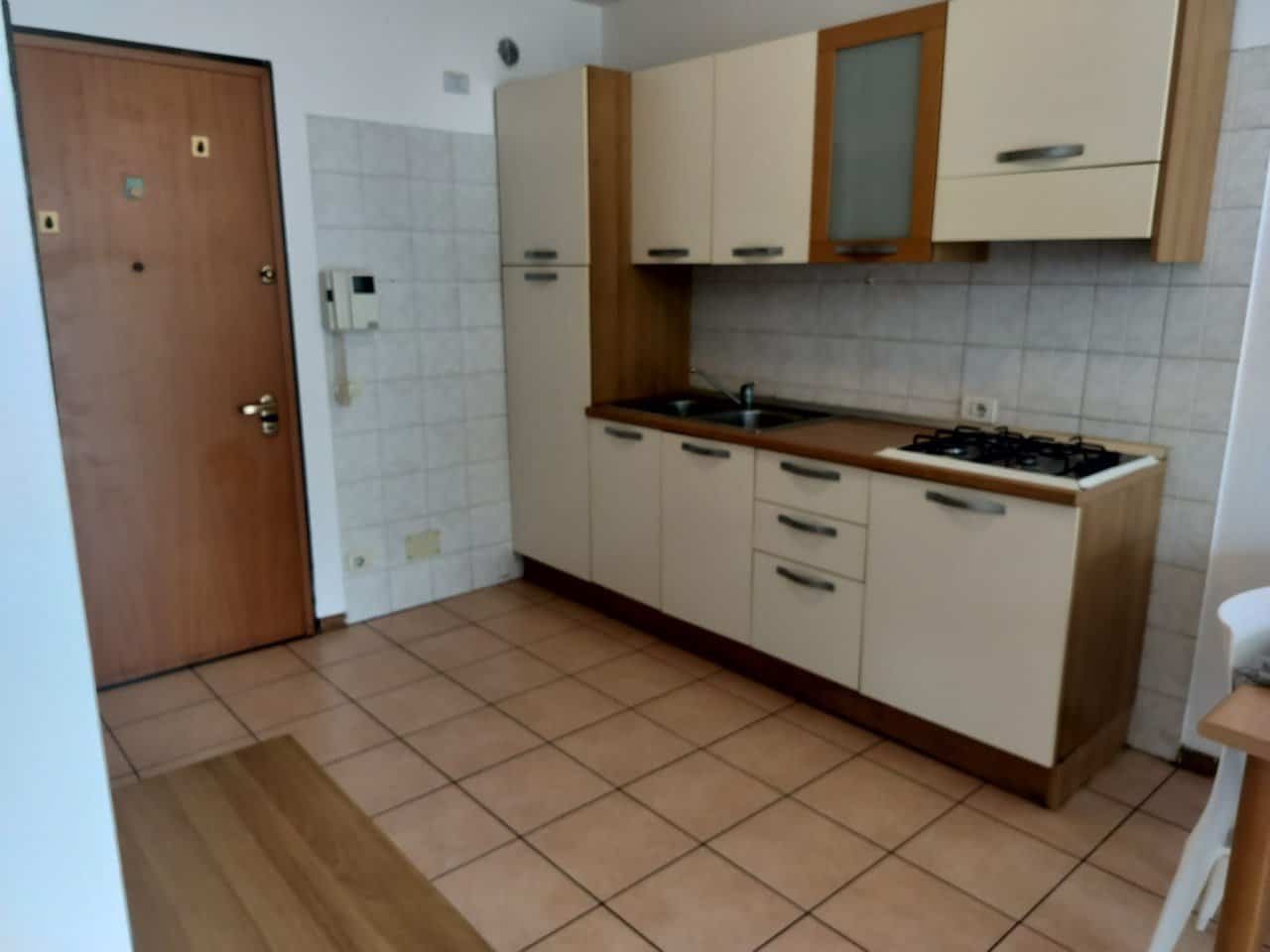 VENDESI MINIAPPARTAMENTO IN VIA STENICO